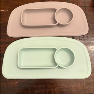 Two pack Stokke Silicone Feeding Mat Set in Light Grey and Mint